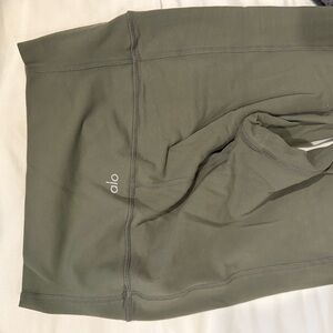 ALO leggings — size small/medium (size is unknown)